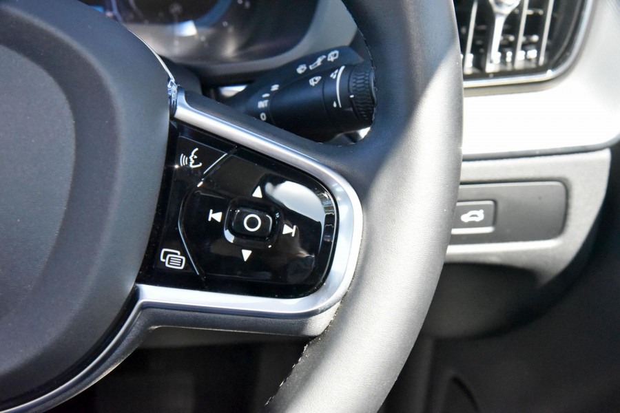 2023 Volvo XC60  Ultimate B5 Bright SUV Image 10