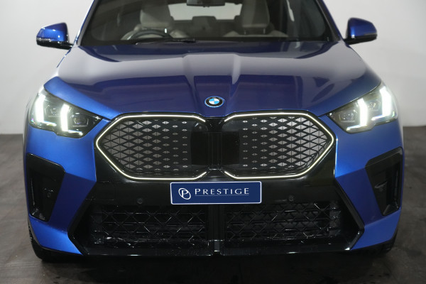 2025 BMW iX2 xDrive30 M Sport SUV Image 3