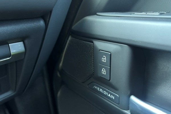 2025 MY26 Land Rover Defender L663 110 D350 X-Dynamic HSE SUV Image 11