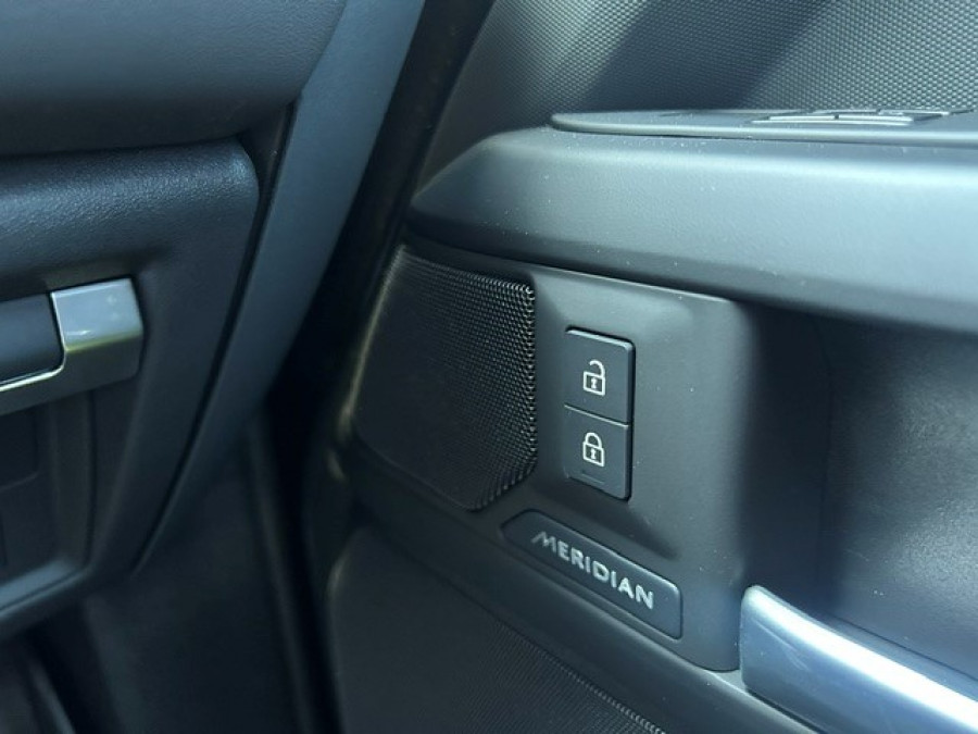2025 MY26 Land Rover Defender L663 110 D350 X-Dynamic HSE SUV Image 11