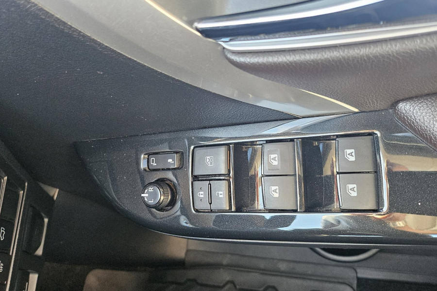 2017 Toyota Fortuner GUN156R Crusade SUV Image 26