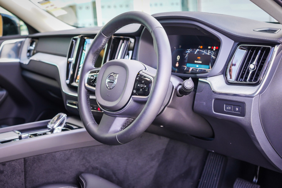 2025 Volvo XC60 Ultra T8 Plug-In Hybrid SUV Image 20