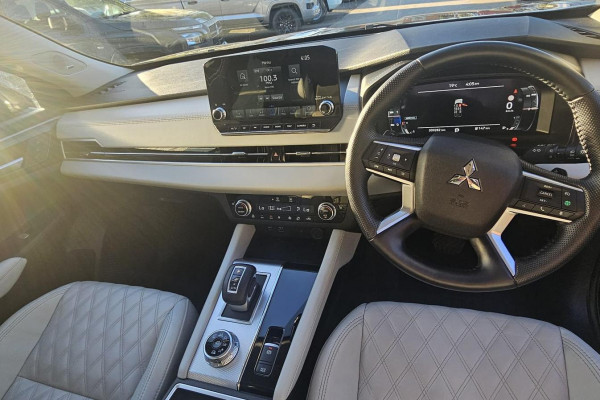 2024 Mitsubishi Outlander ZM Exceed SUV Image 5
