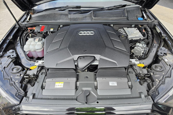 2022 Audi Q7 4M 55 TFSI S line SUV Image 32