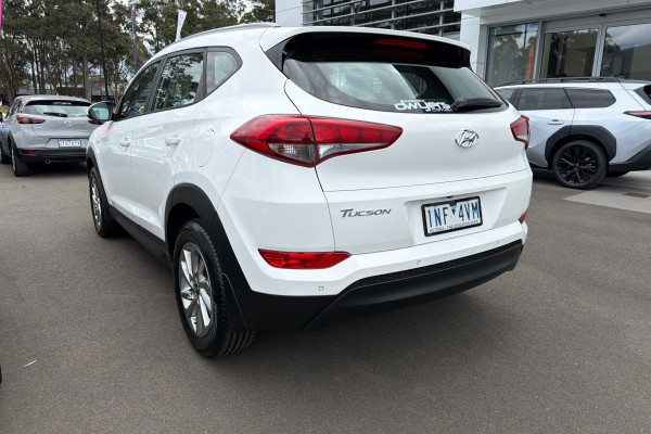 2018 Hyundai Tucson D3W52GA1FDD998 Active SUV Image 3