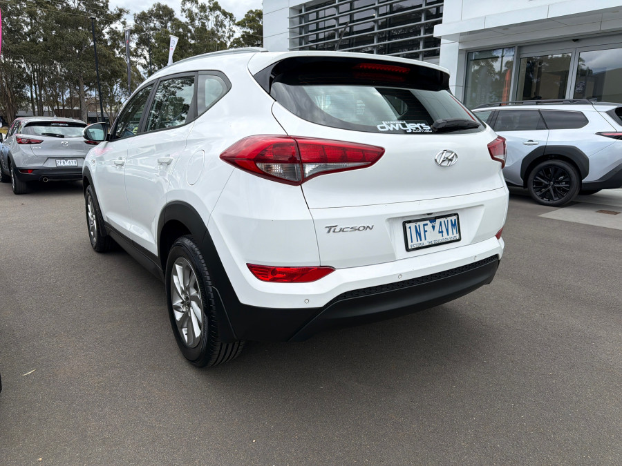 2018 Hyundai Tucson D3W52GA1FDD998 Active SUV Image 3