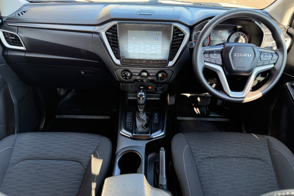 2023 Isuzu D-MAX RG LS-M Cab Chassis Image 14