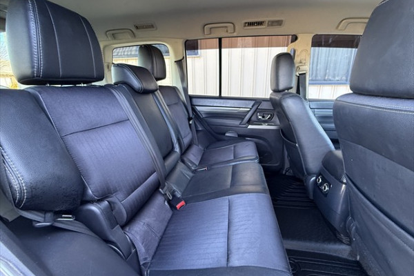 2013 MY14 Mitsubishi Pajero NW VR-X SUV Image 11