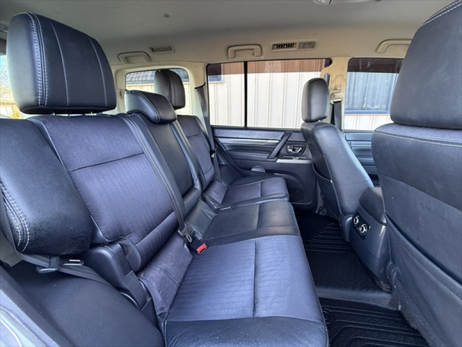 2013 MY14 Mitsubishi Pajero NW VR-X SUV Image 11