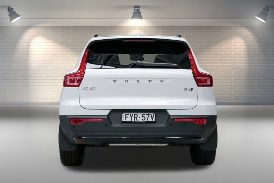 2026 Volvo XC40 XZ Ultra B4 Dark SUV Image 17