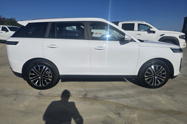 2026 Jaecoo J5  Track SUV Image 9