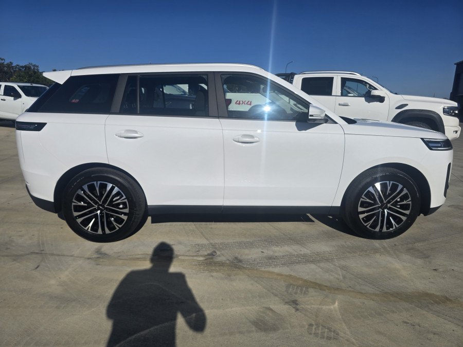 2026 Jaecoo J5  Track SUV Image 9