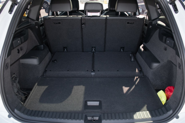 2025 MY26 Volkswagen Tayron R4 195TSI R-Line SUV Image 23