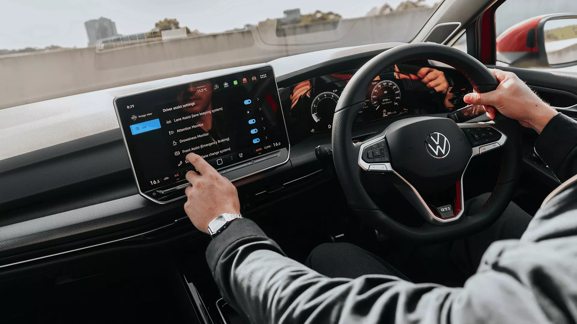 Front Assist Safety assistance Image