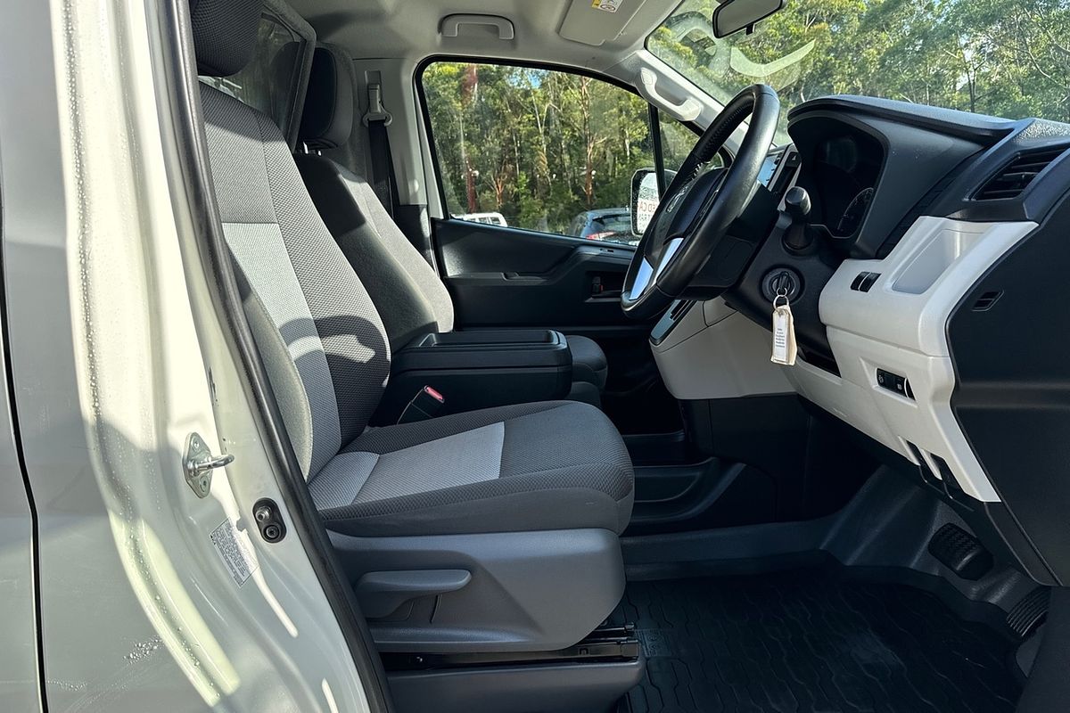 2022 Toyota HiAce GDH300R  Van Image 9