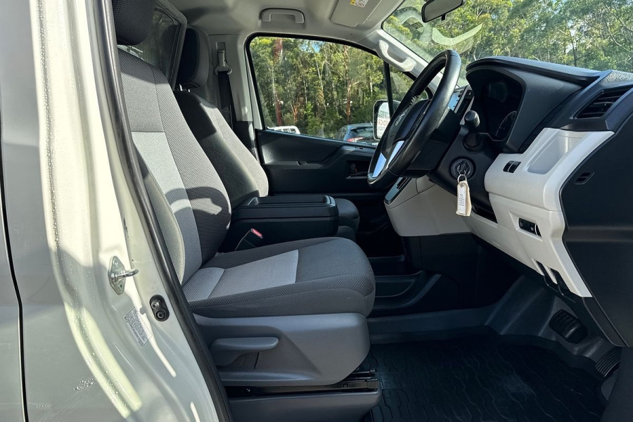 2022 Toyota HiAce GDH300R  Van Image 9