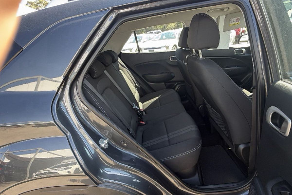 2019 Hyundai Venue QX Active SUV Image 19