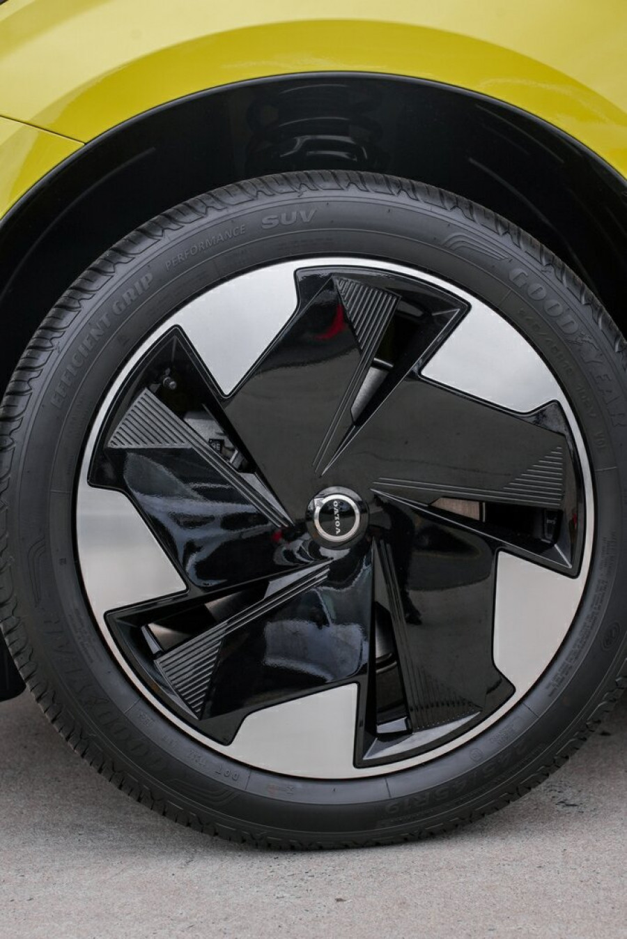 2024 MY25 Volvo EX30  Single Motor Extended Range Plus SUV Image 18