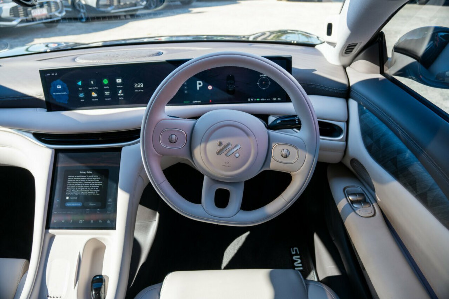 2025 MG IM5 P12L Performance Hatch Image 11