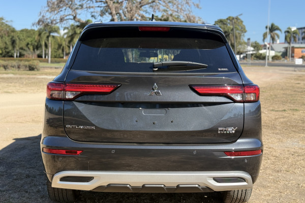 2025 MY24 Mitsubishi Outlander ZM PHEV Exceed SUV Image 5