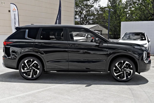 2025 MY24 Mitsubishi Outlander ZM Aspire SUV Image 5