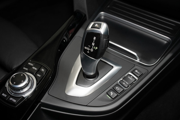 2016 BMW 3 Series 18i Sport Line Sedan Image 15