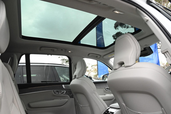 2026 Volvo XC90 L Series Ultra B5 Dark SUV image 16