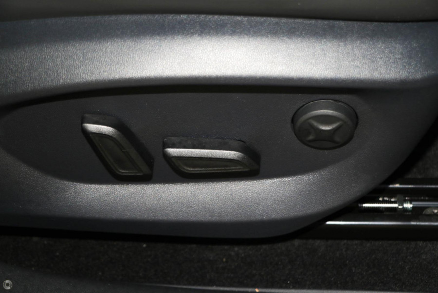 2024 MY24.5 MG HS AS33 Essence SUV Image 13