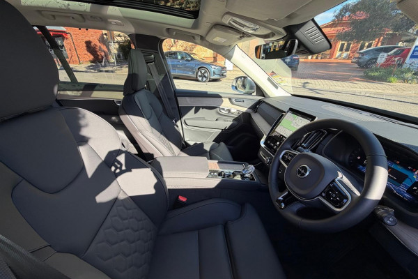2025 MY26 Volvo XC90 L Series Plus B5 Bright SUV Image 5