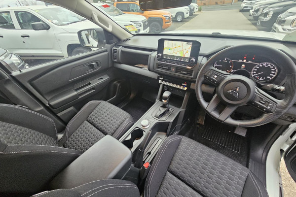 2025 Mitsubishi Triton MV  GLX Cab Chassis Image 12