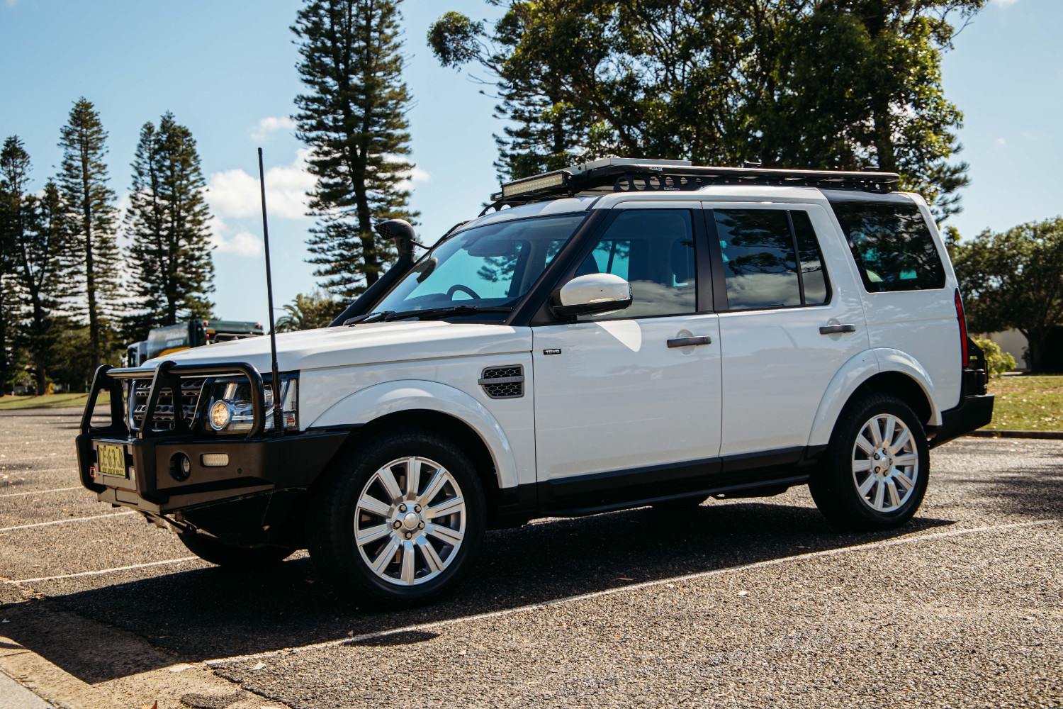 2015 Land Rover Discovery TDV6 Wagon Image 7