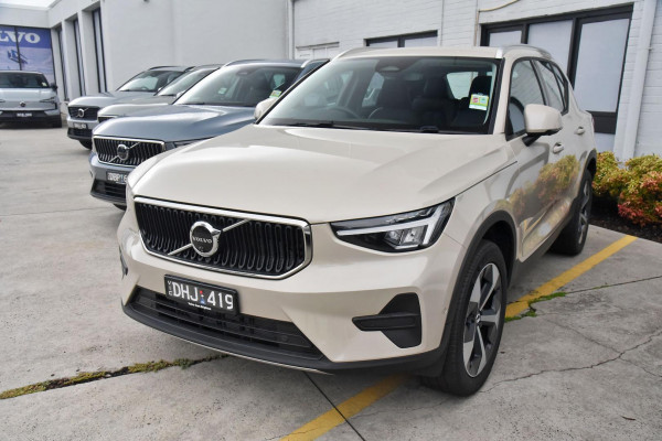 2024 MY25 Volvo XC40  Plus B4 SUV Image 3