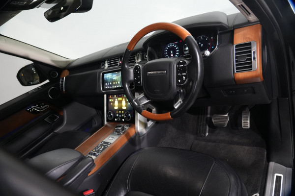 2019 Land Rover Range Rover SDV8 Autobiography SUV Image 11
