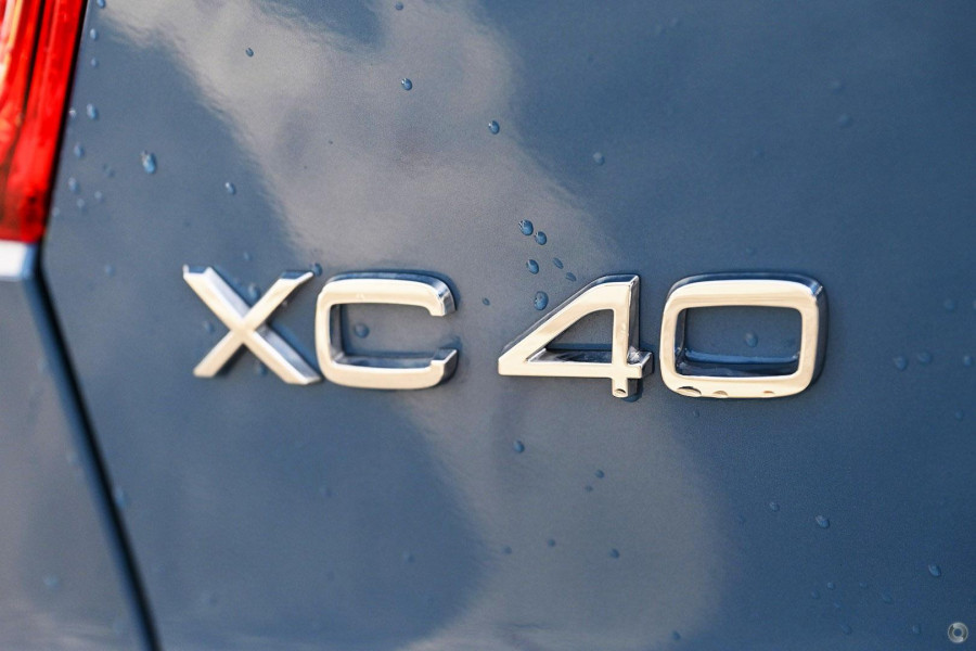 2025 Volvo XC40  Plus B4 SUV Image 9