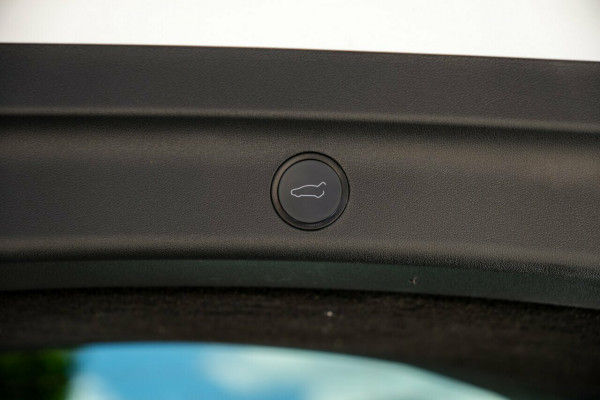 2023 Tesla Model Y  Long Range Wagon Image 9