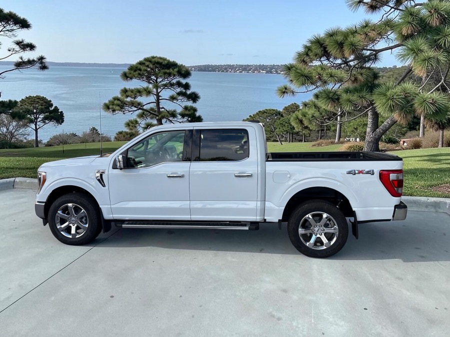 2023 Ford F-150  Lariat Dual Cab Image 6