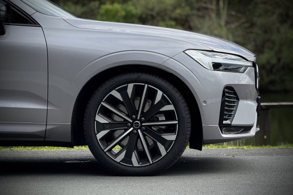 2025 Volvo XC60 UZ Ultra B5 Dark SUV Image 6