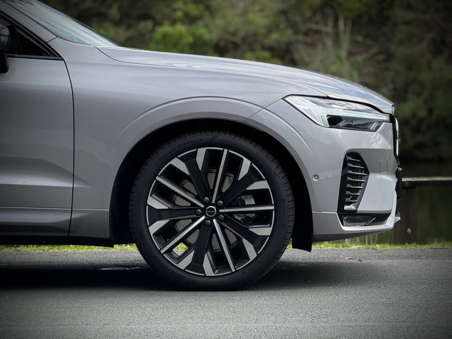 2025 Volvo XC60 UZ Ultra B5 Dark SUV Image 6