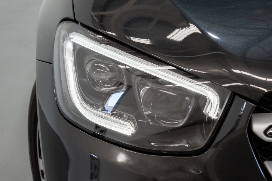 2020 Mercedes-Benz GLC-Class 300e 4matic (Hybrid) SUV Image 2