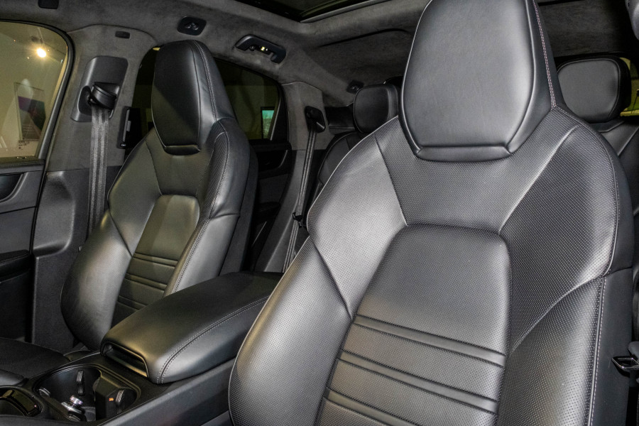 2024 Porsche Cayenne GTS SUV