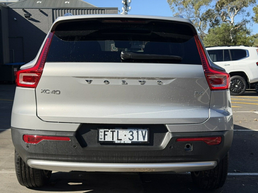 2025 Volvo XC40 XZ Plus B4 SUV Image 6