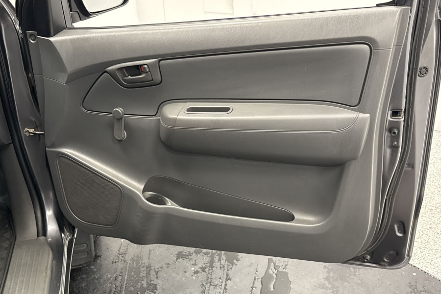 2015 MY14 Toyota HiLux WorkMate Cab Chassis Image 13