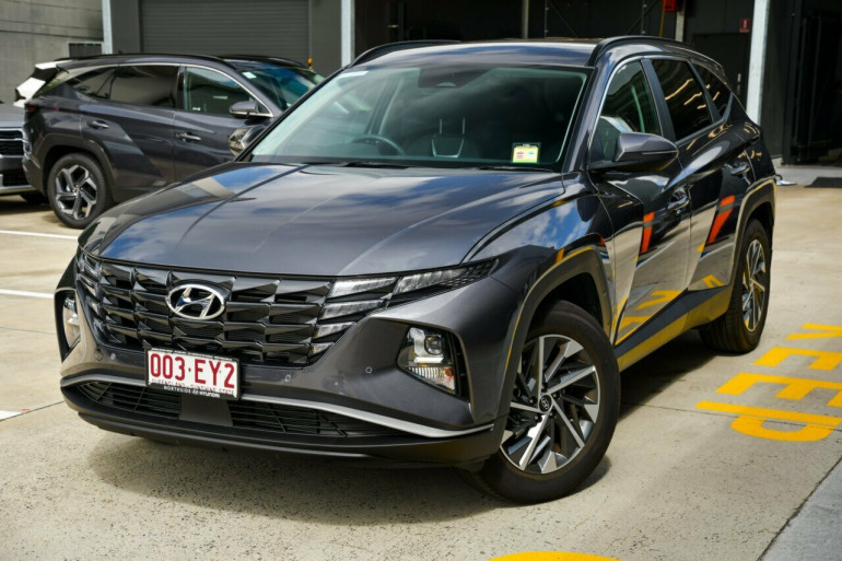 Tucson NX4 - parking sensors - one 8 in another 12 sensors ??