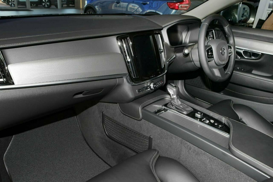 2019 Volvo V90 Cross Country D5 Wagon Image 7