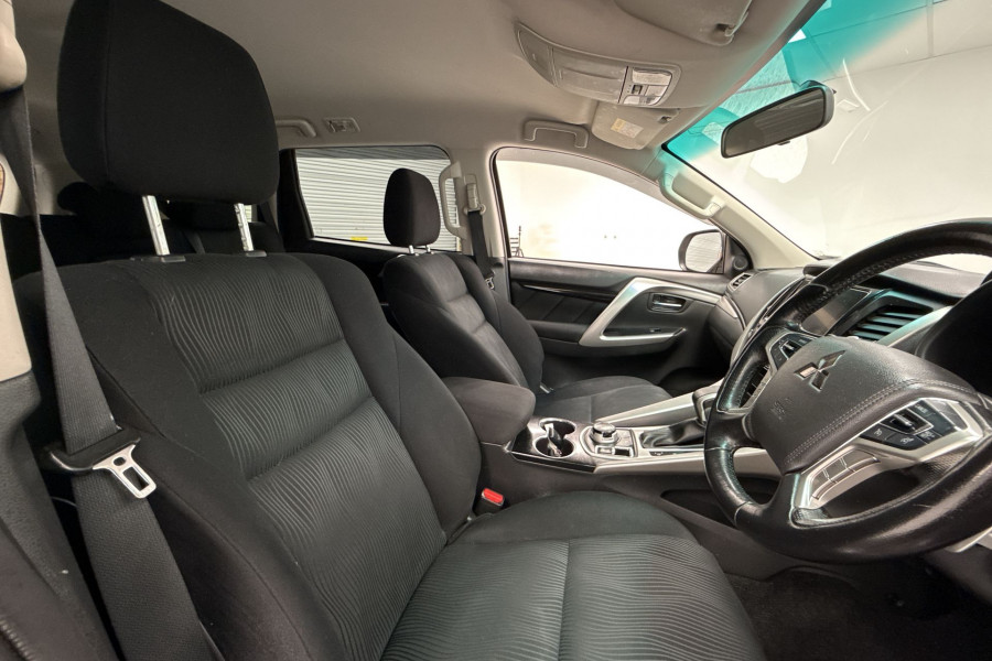 2016 Mitsubishi Pajero Sport QE GLX SUV Image 20