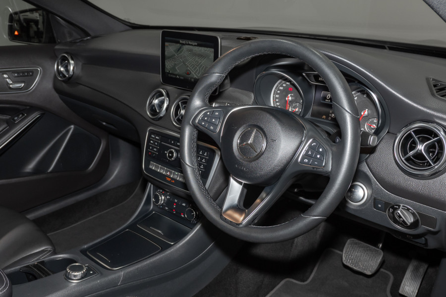 2017 Mercedes-Benz GLA-Class 180 SUV Image 15
