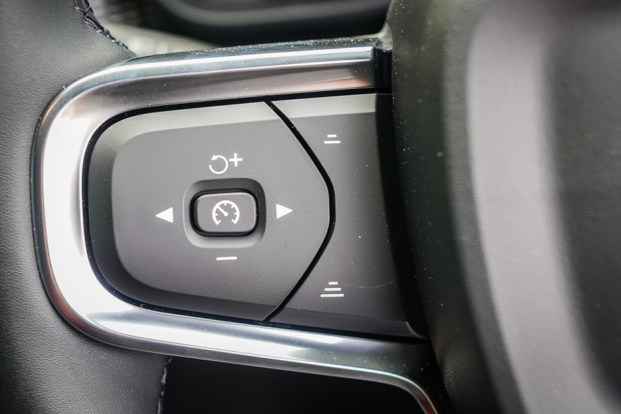 2024 MY25 Volvo XC40 XZ Black Edition SUV Image 22