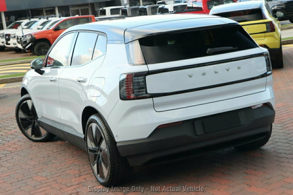 2024 Volvo EX30  Single Motor Extended Range Ultra SUV Image 3