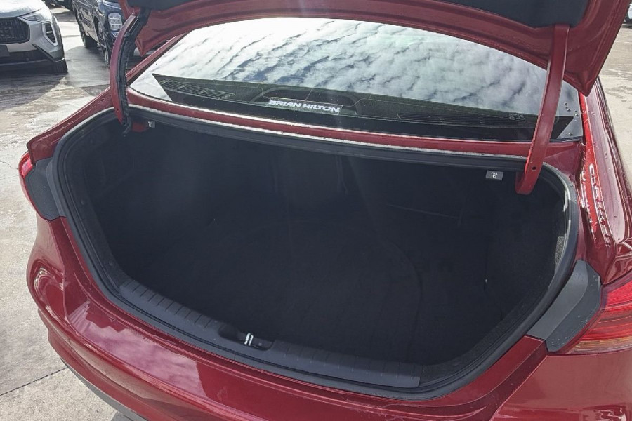 2018 Hyundai Elantra AD SR Sedan Image 26
