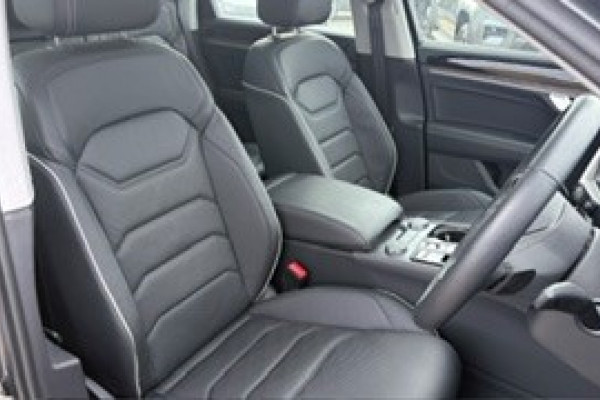 2024 Volkswagen Touareg RC 210TDI Elegance SUV Image 11